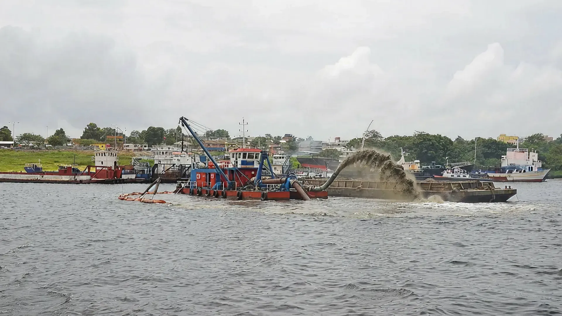 Maintaining Navigable Channels in Venezuela Lakes and Ports